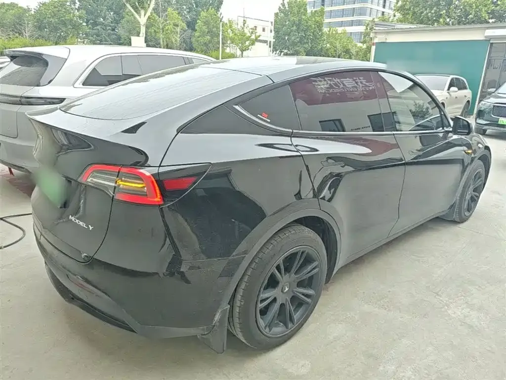 Tesla Model Y — фото 7