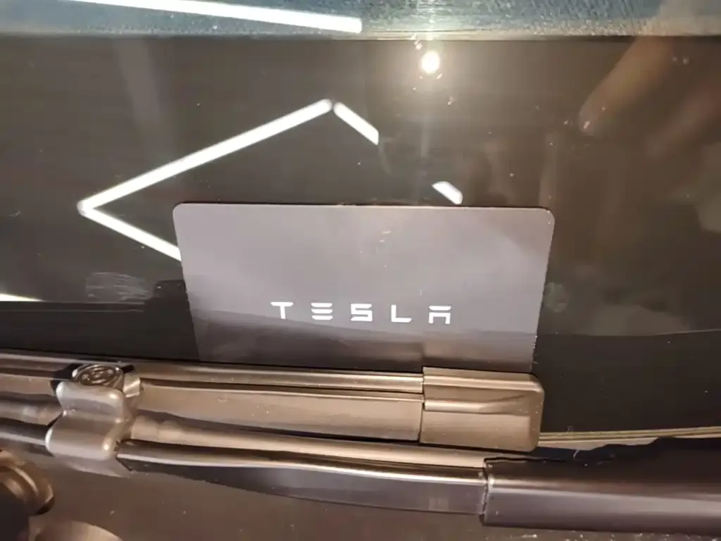 Tesla Model 3 — фото 4