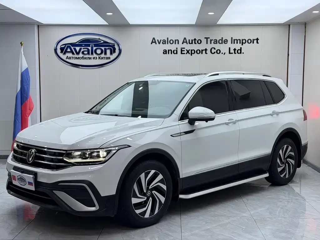 Volkswagen Tiguan L — фото 1