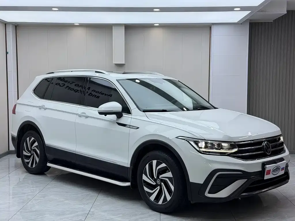 Volkswagen Tiguan L — фото 4