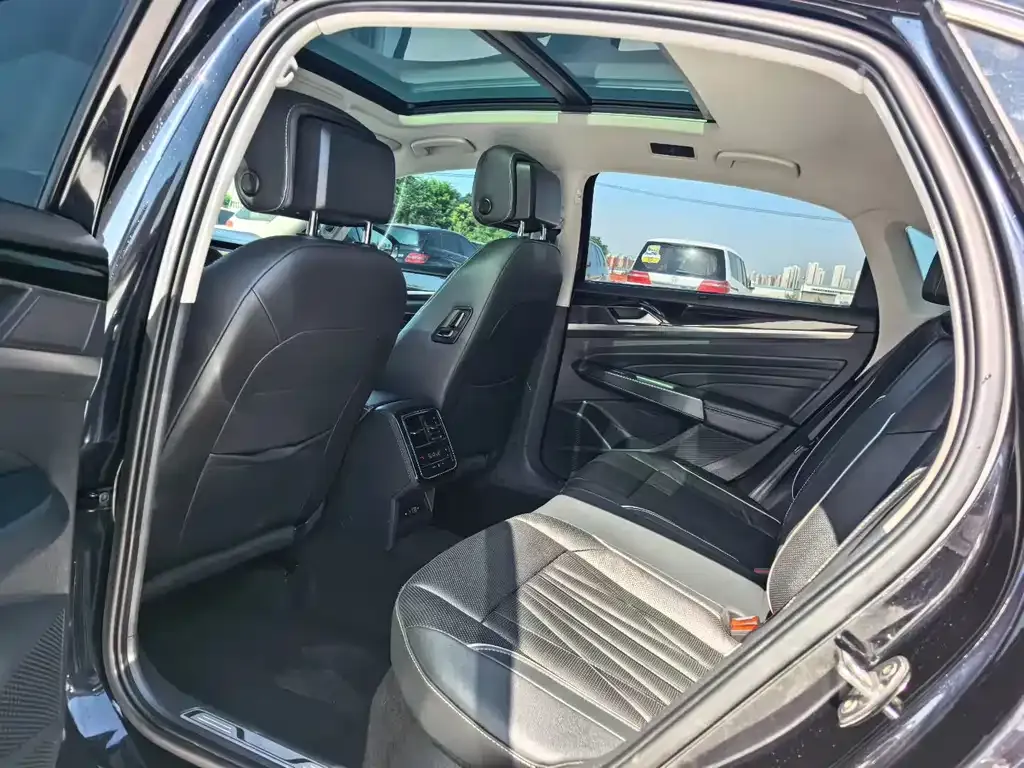 Volkswagen Passat — фото 8