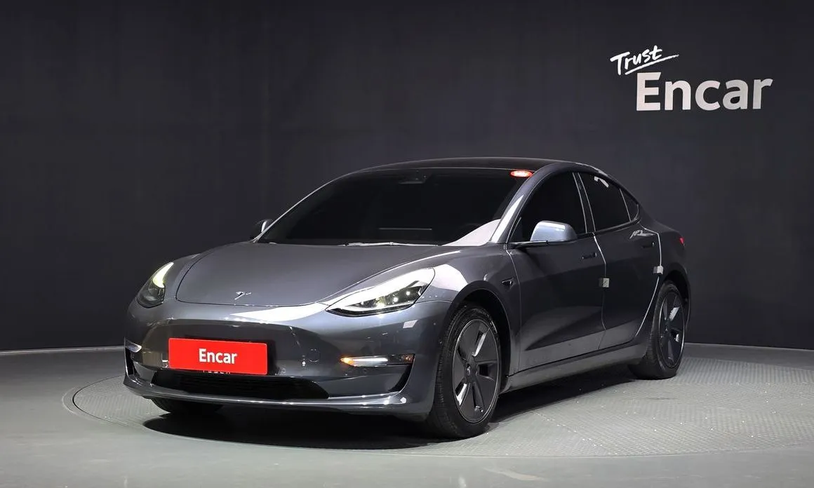 Tesla Model 3 — фото 1