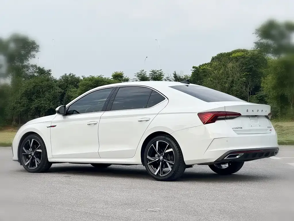 Skoda Octavia — фото 6