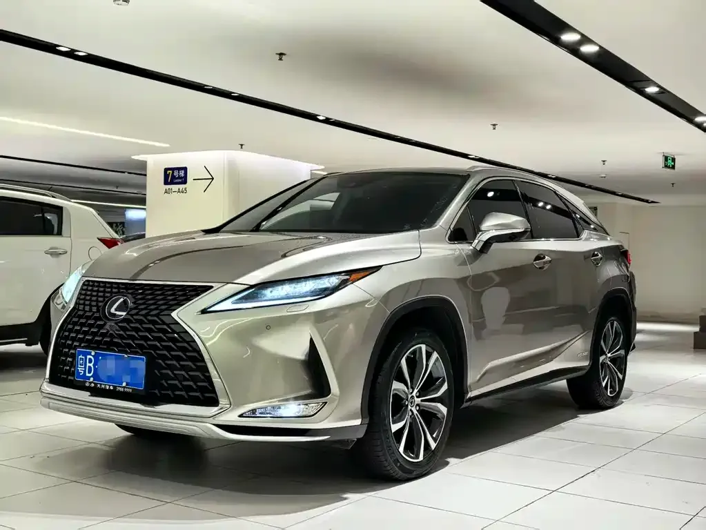 Lexus RX — фото 1