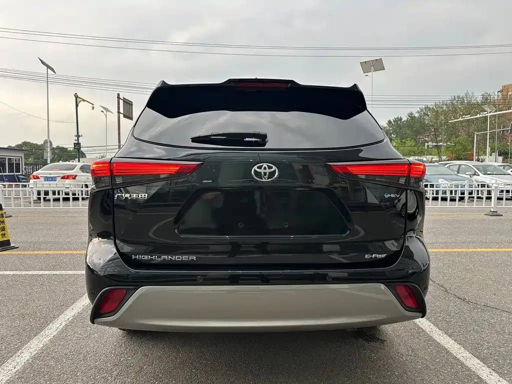 Toyota Highlander — фото 4