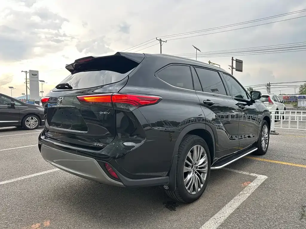 Toyota Highlander — фото 10
