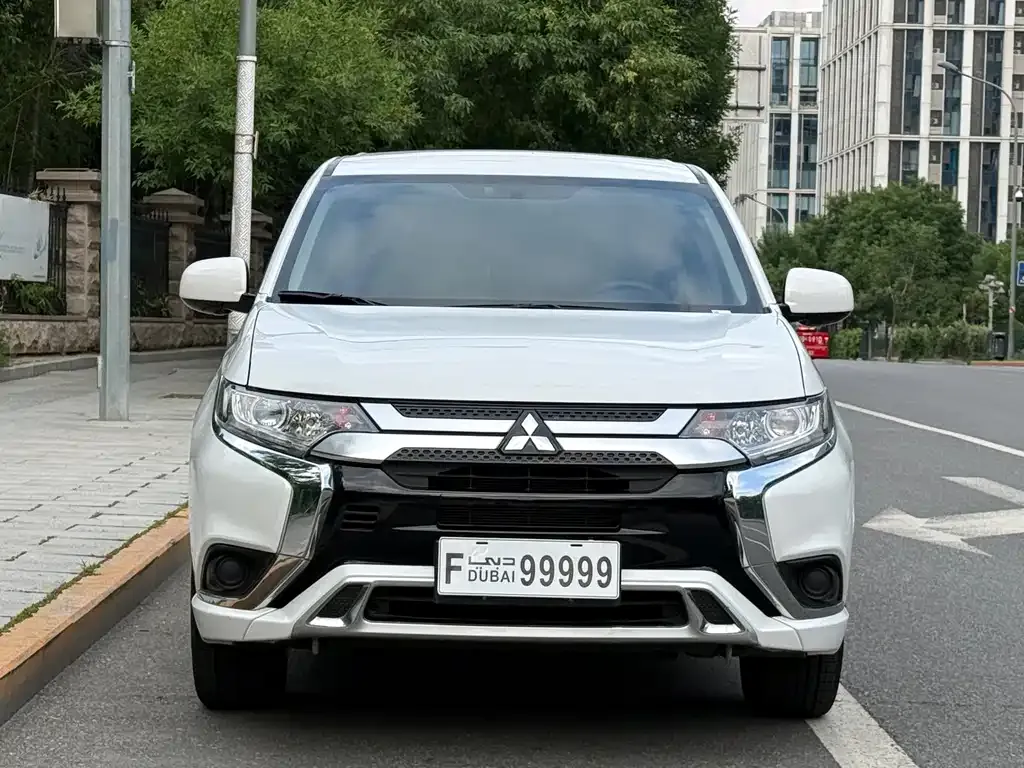 Mitsubishi Outlander — фото 3