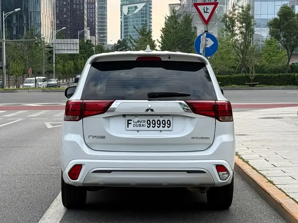 Mitsubishi Outlander — фото 4