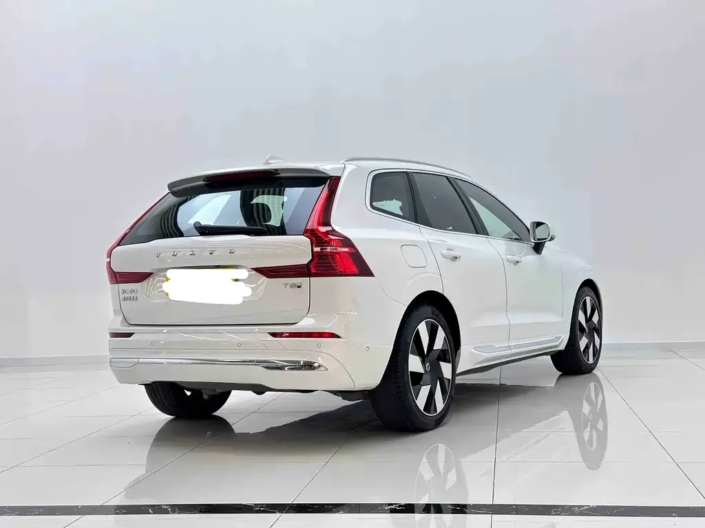 Volvo XC60 PHEV — фото 5