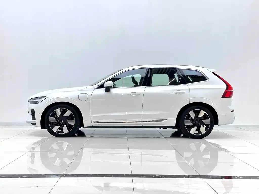 Volvo XC60 PHEV — фото 4
