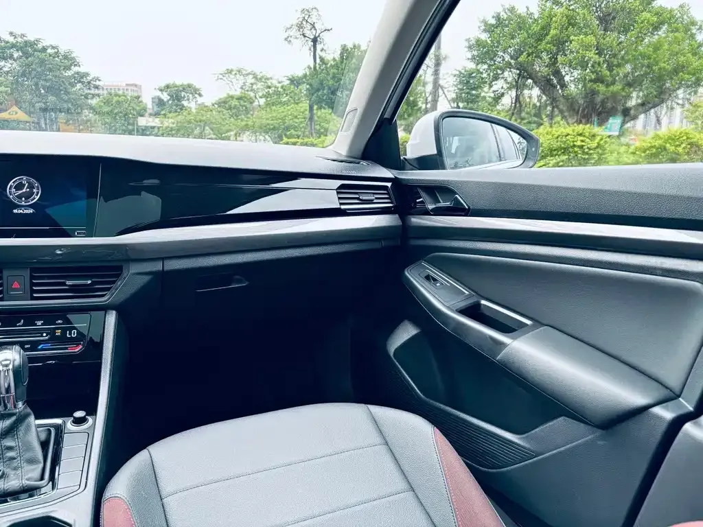 Volkswagen Bora 2022 из CN, фото 8