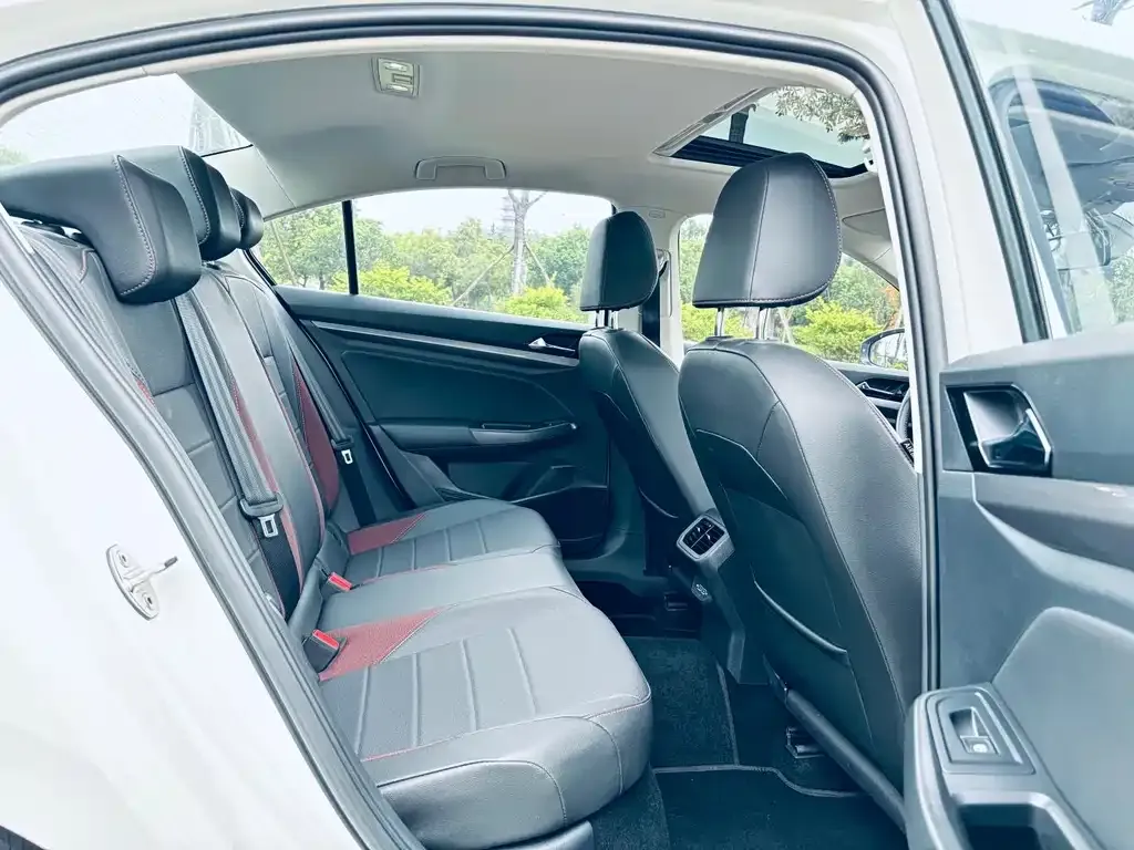 Volkswagen Bora 2022 из CN, фото 6