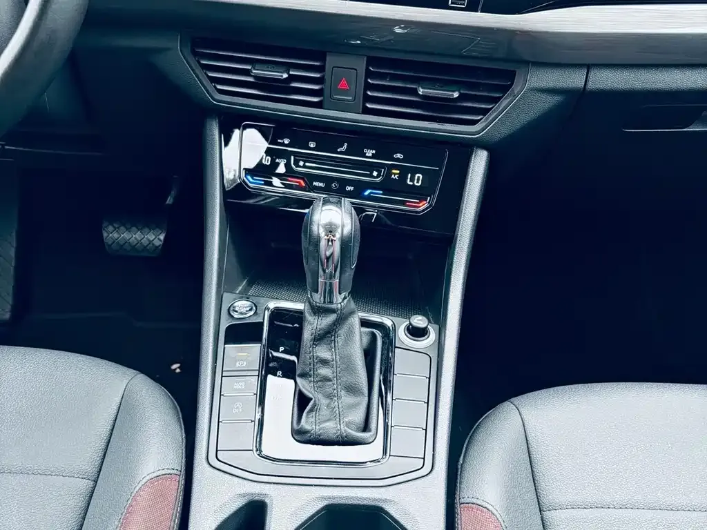 Volkswagen Bora 2022 из CN, фото 3