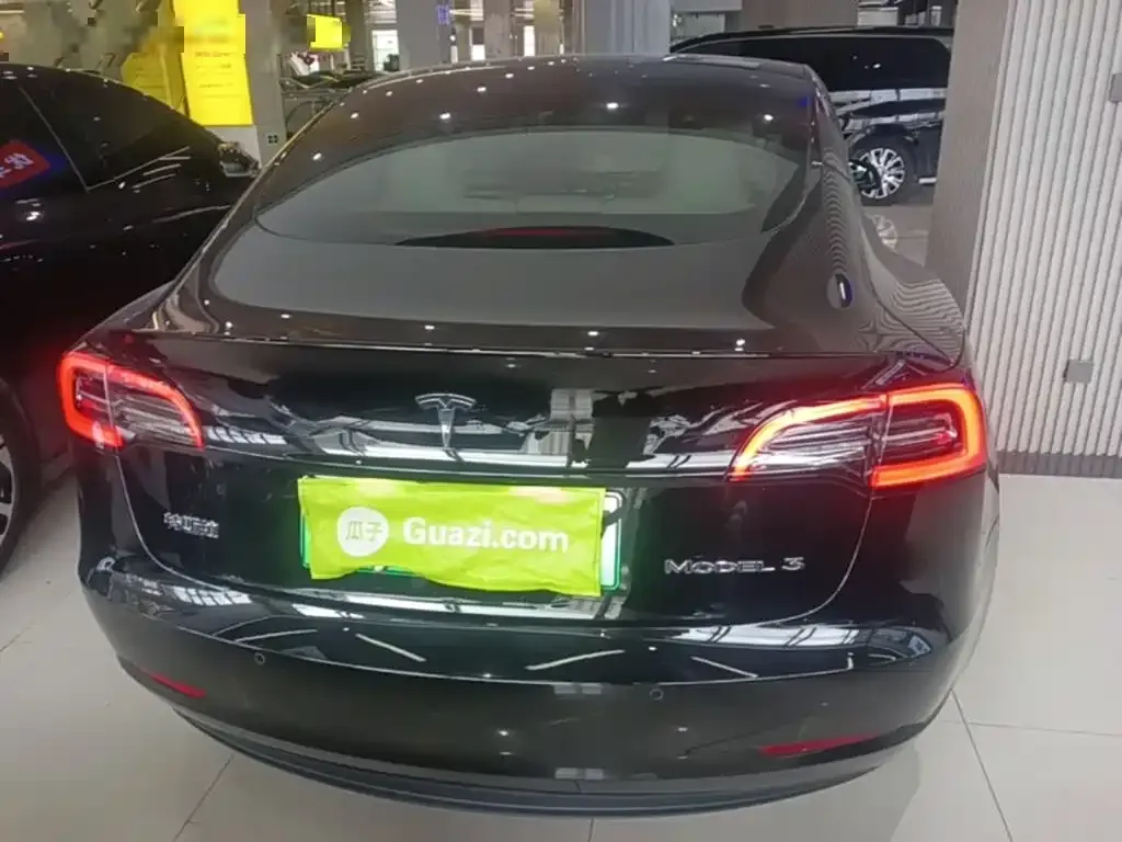 Tesla Model 3 — фото 10