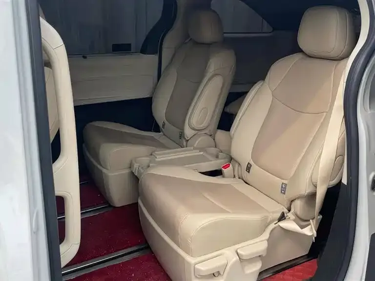 Toyota Sienna — фото 3