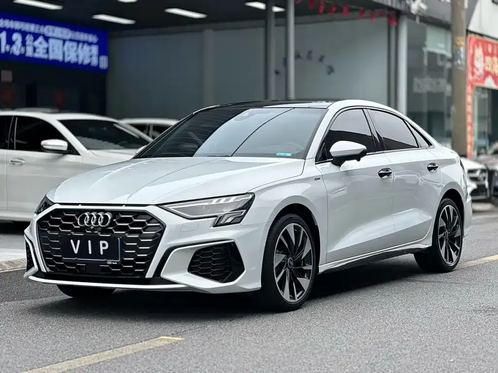 Audi A3 — фото 1