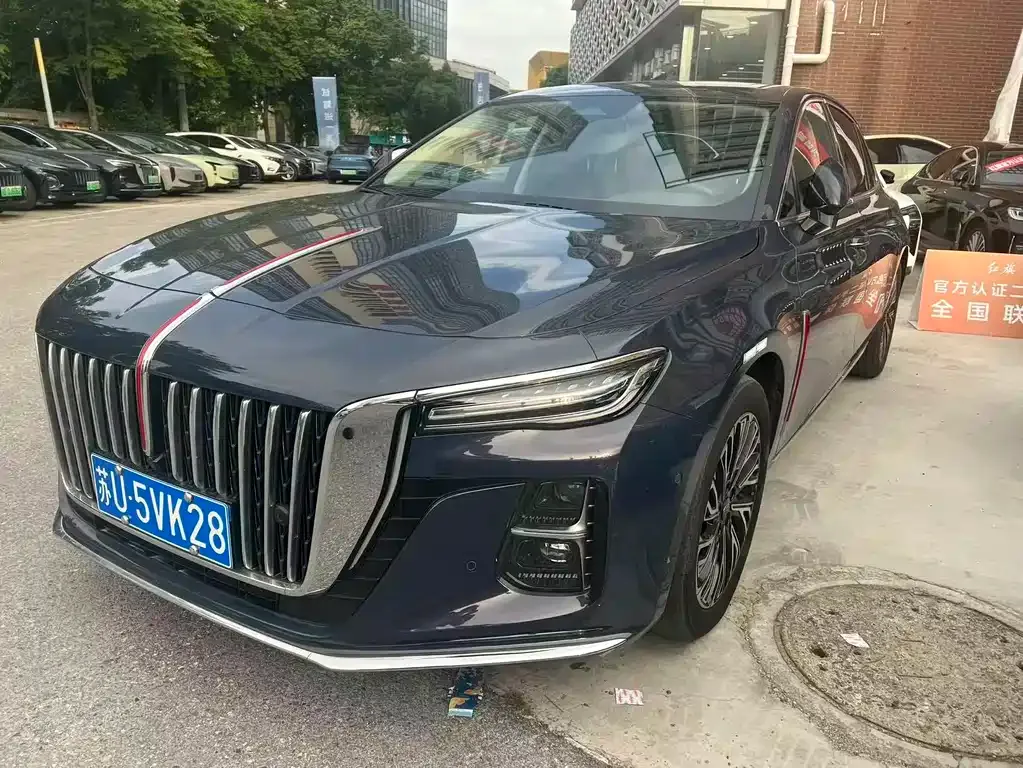 Hongqi H5 — фото 1