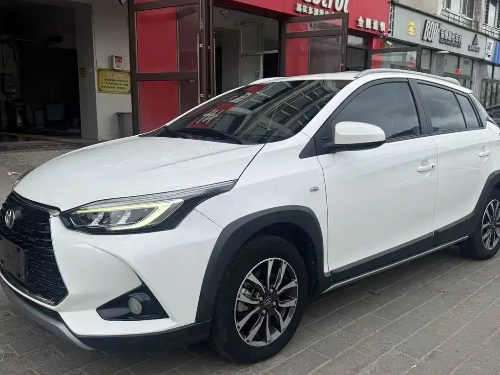 Toyota Yaris L — фото 8