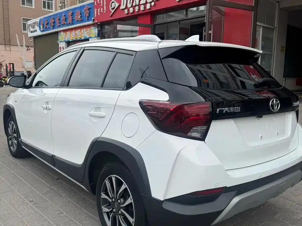Toyota Yaris L — фото 6