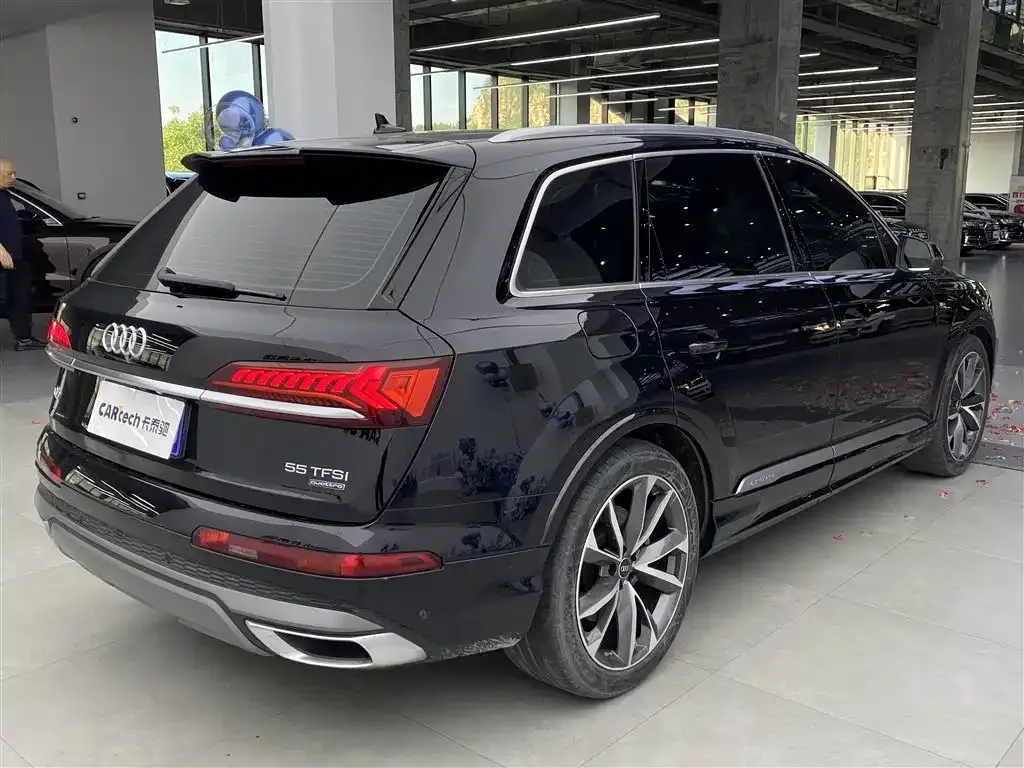 Audi Q7 — фото 9