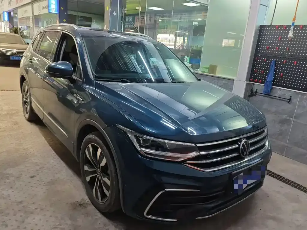 Volkswagen Tiguan L — фото 5