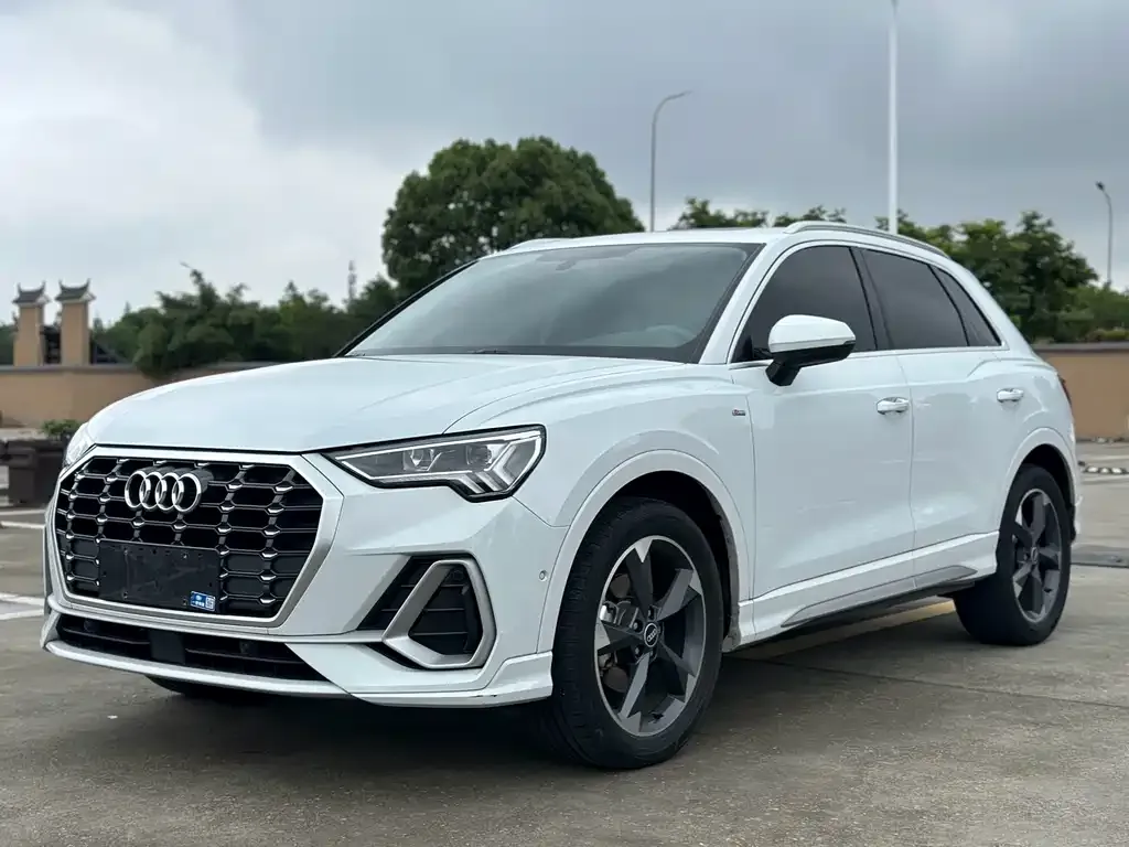 Audi Q3 — фото 1