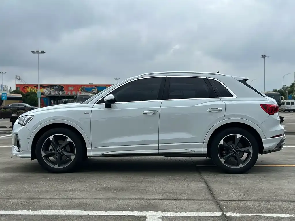 Audi Q3 — фото 8