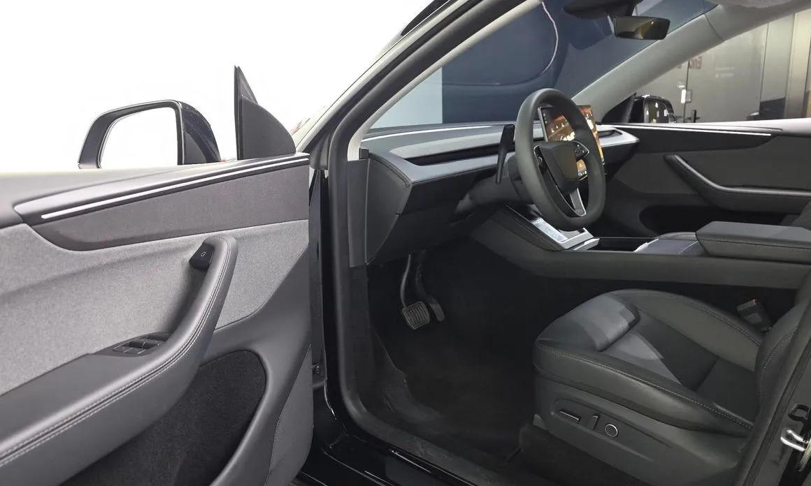 Tesla Model Y 2025 из KR, фото 3