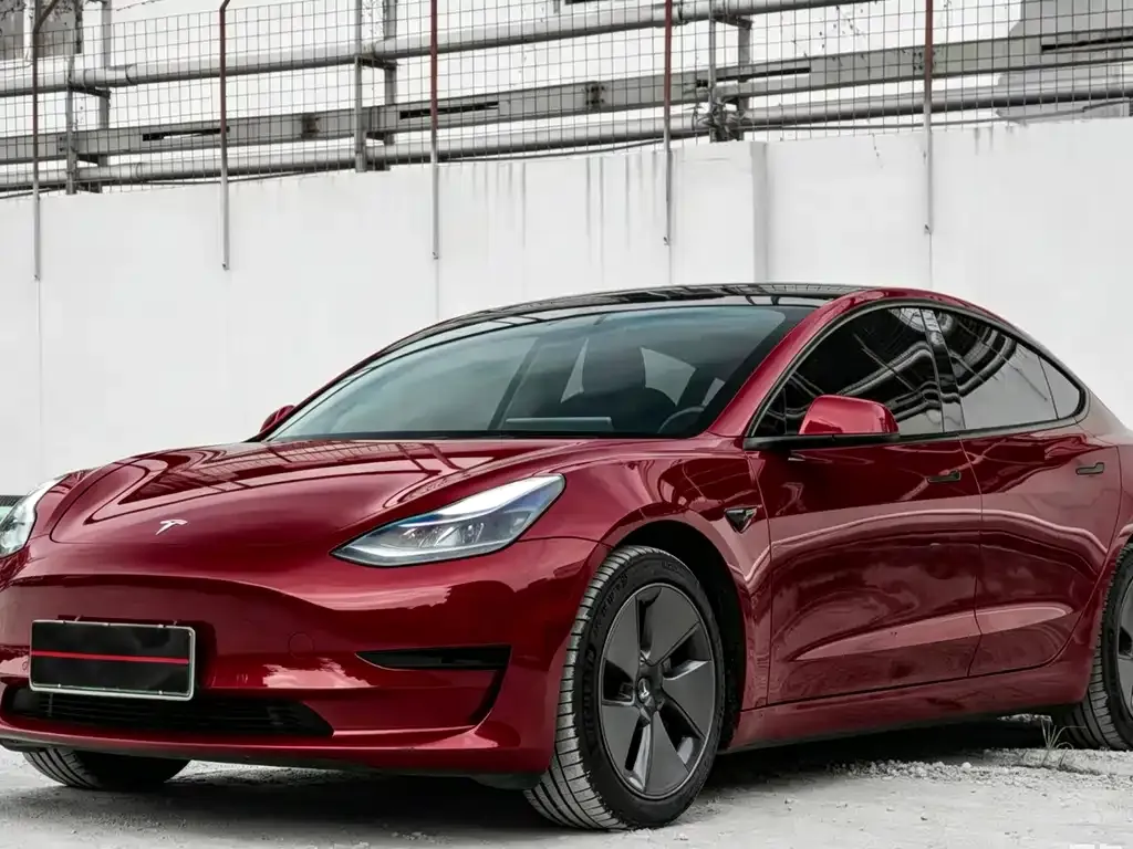 Tesla Model 3 — фото 1