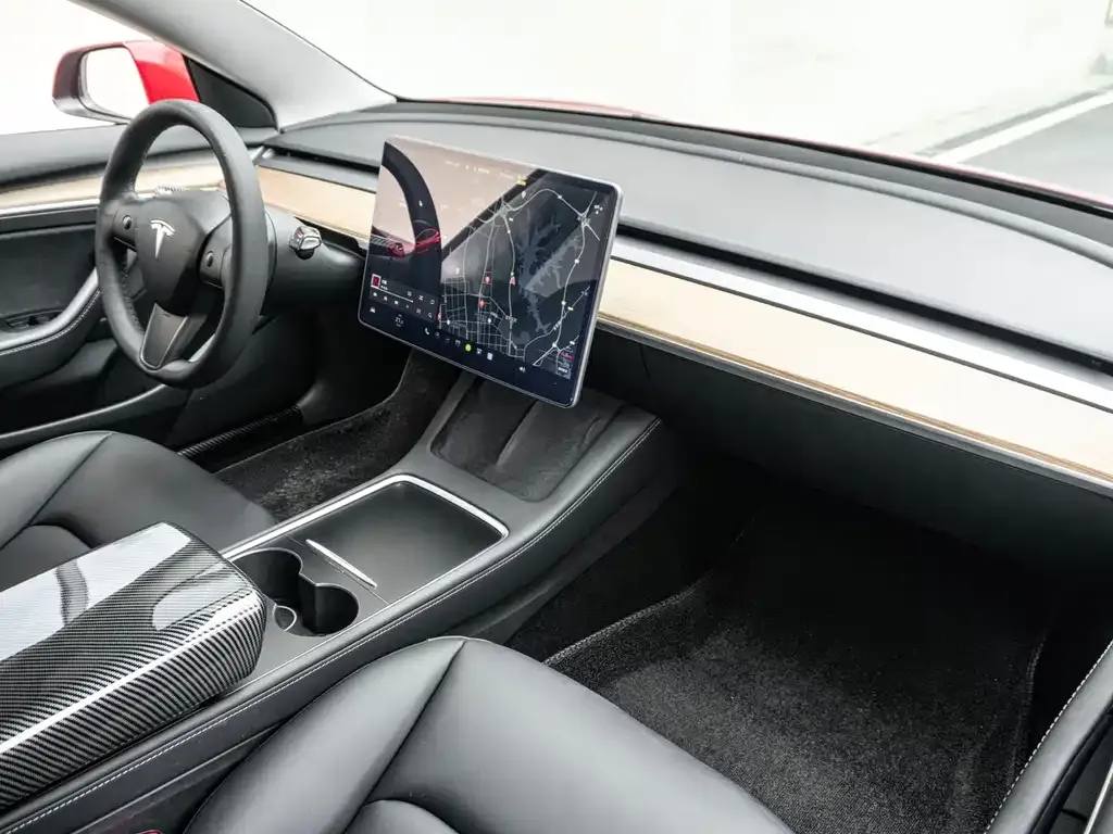 Tesla Model 3 — фото 9