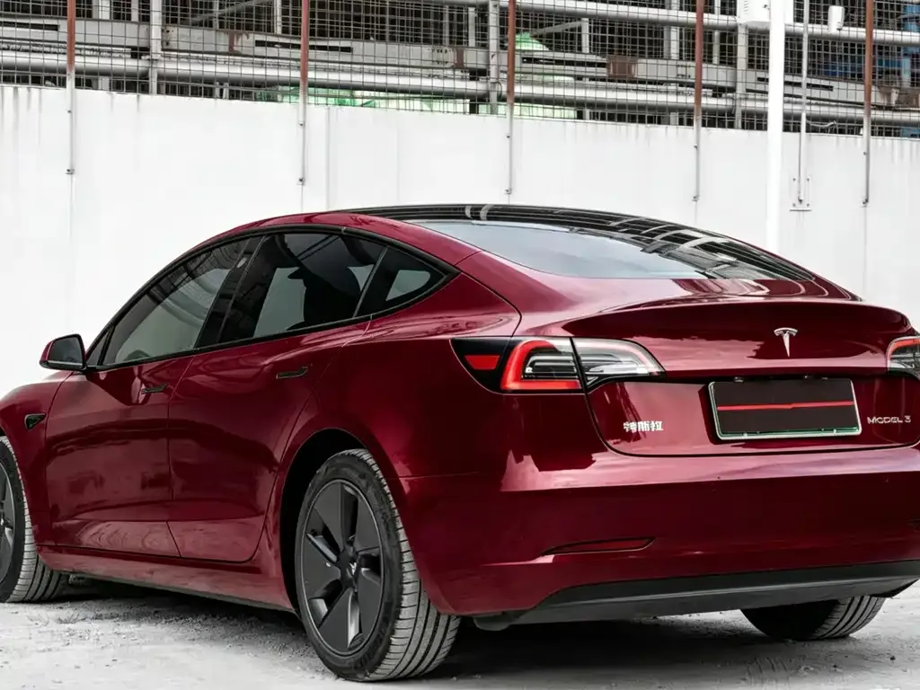 Tesla Model 3 — фото 7