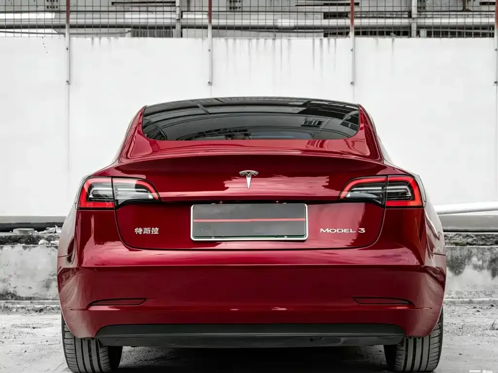 Tesla Model 3 — фото 4