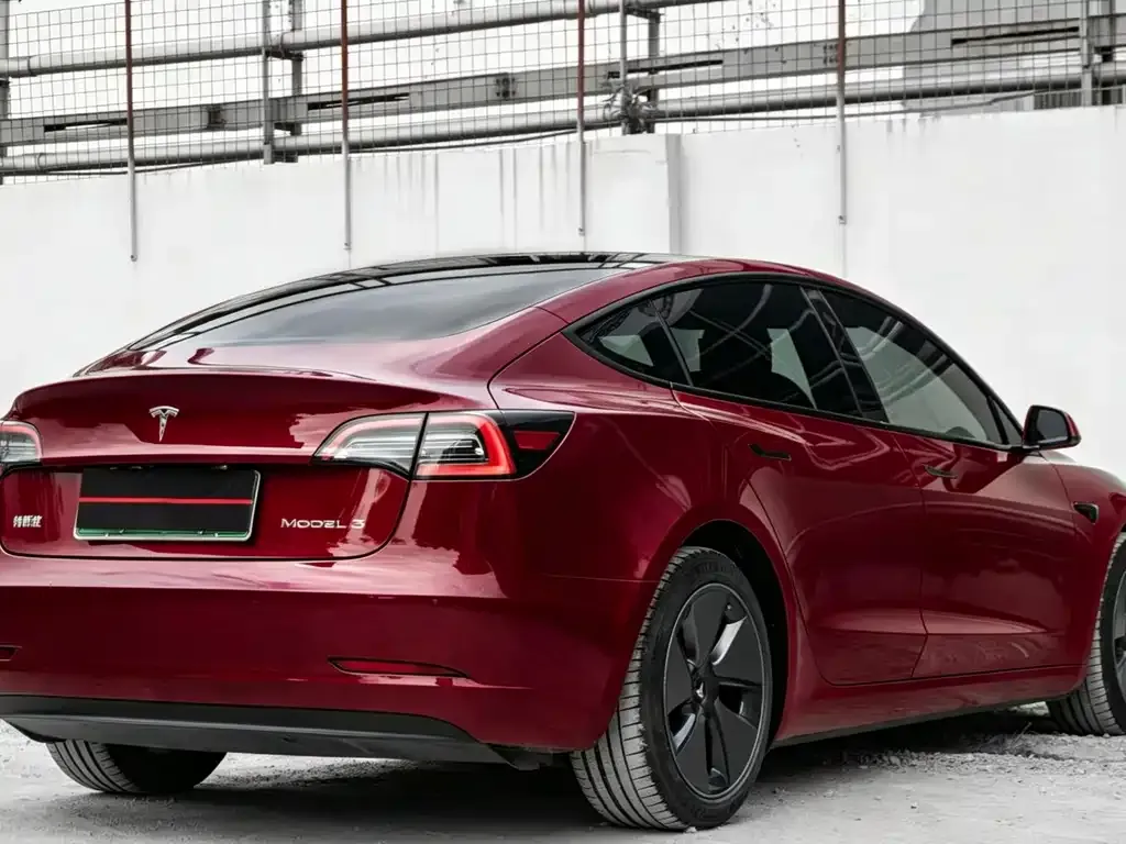 Tesla Model 3 — фото 8