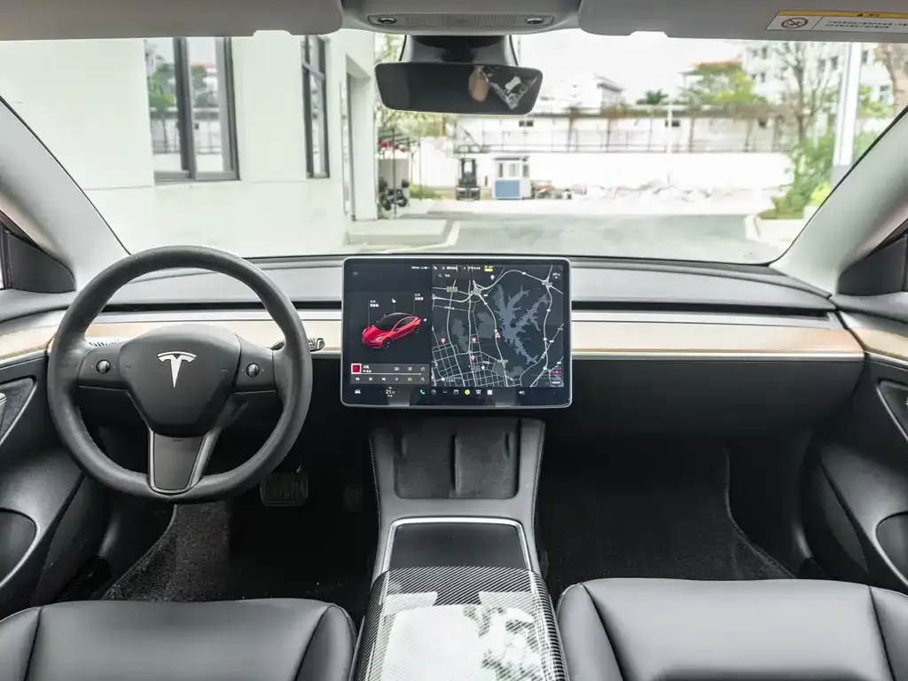 Tesla Model 3 — фото 2