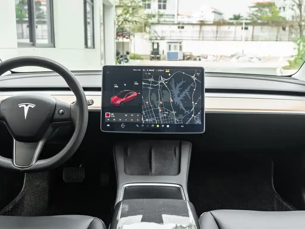 Tesla Model 3 — фото 3