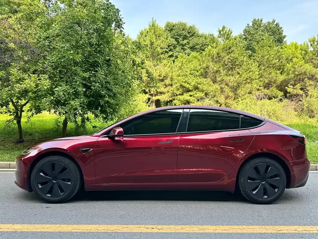 Tesla Model 3 — фото 10