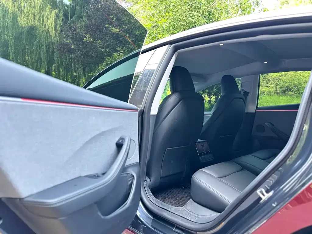 Tesla Model 3 — фото 4