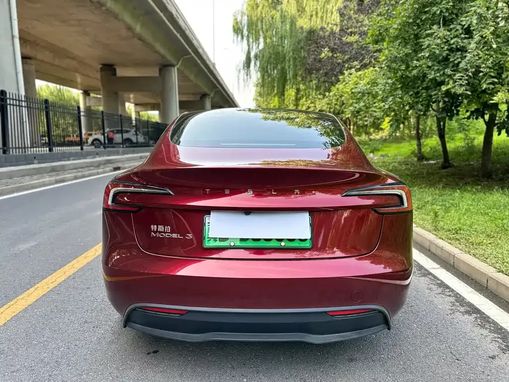 Tesla Model 3 — фото 8