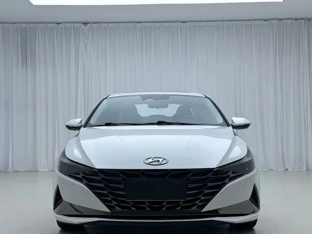 Hyundai Elantra — фото 2