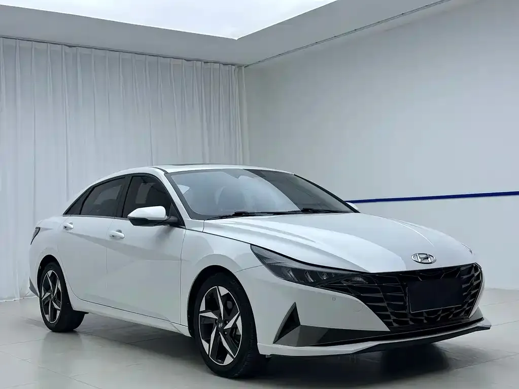 Hyundai Elantra — фото 3