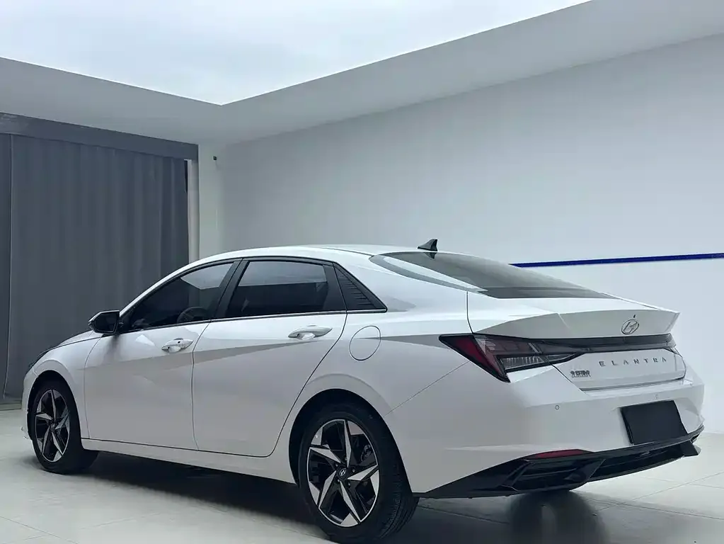 Hyundai Elantra — фото 6