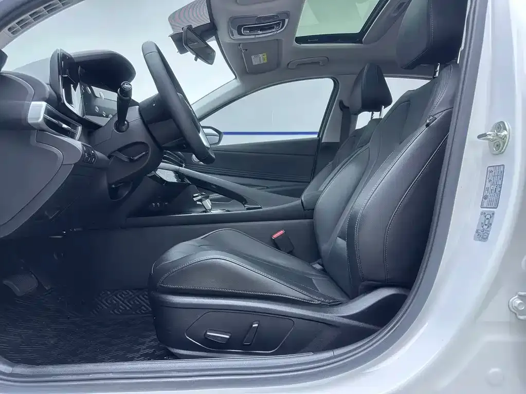 Hyundai Elantra — фото 10