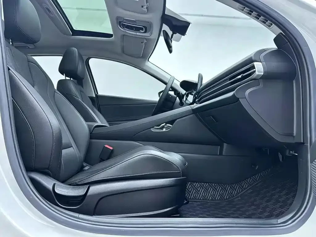 Hyundai Elantra — фото 9