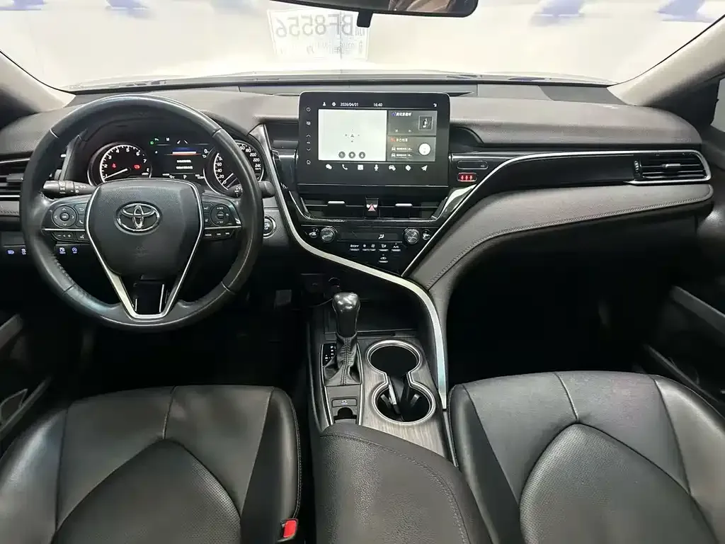 Toyota Camry — фото 6