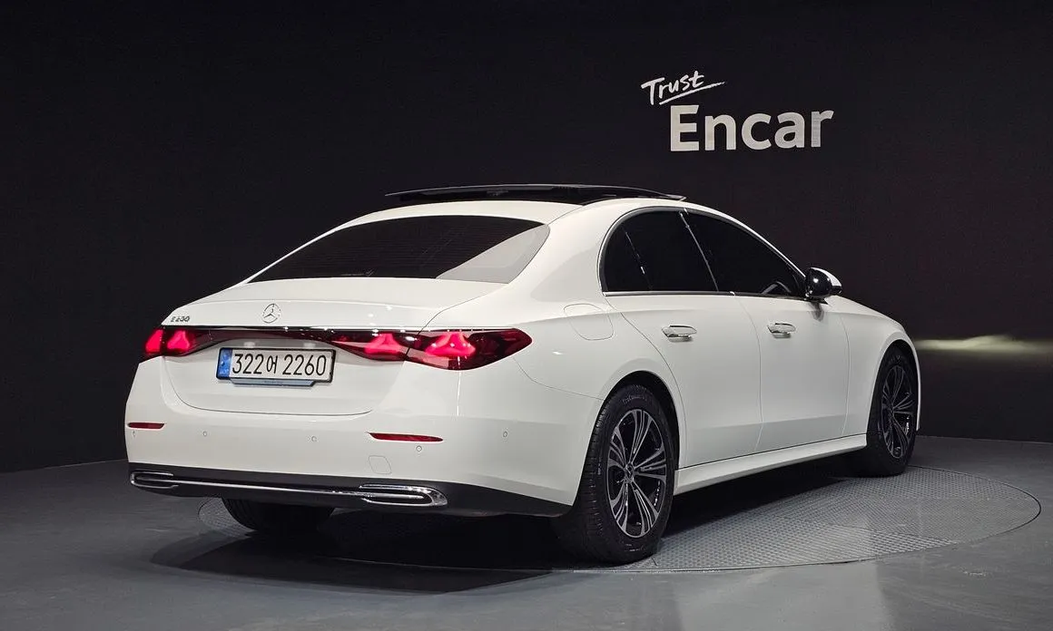 Mercedes-Benz E-Class — фото 2