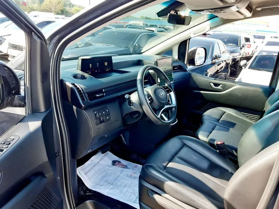 Hyundai Staria 2023 из KR, фото 2