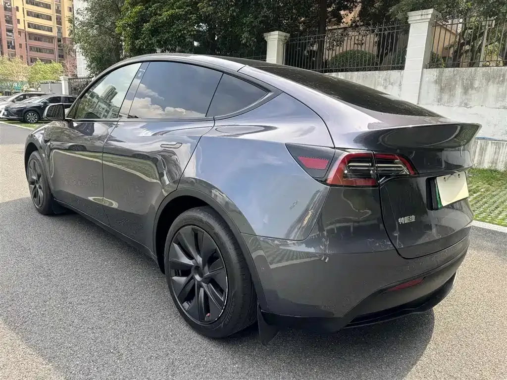 Tesla Model Y — фото 7