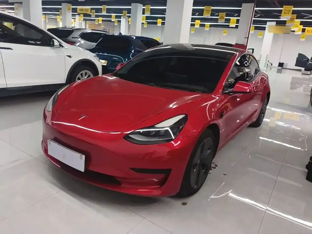 Tesla Model 3 — фото 1
