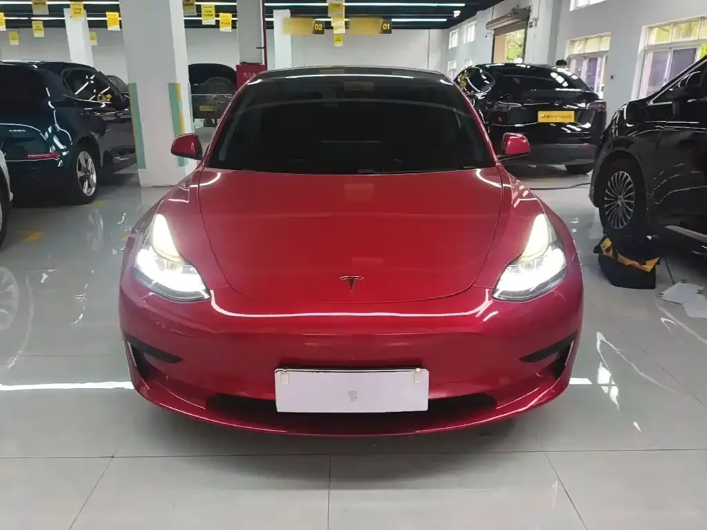 Tesla Model 3 — фото 9