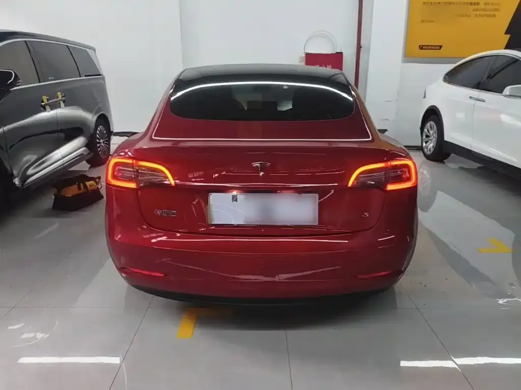 Tesla Model 3 — фото 8
